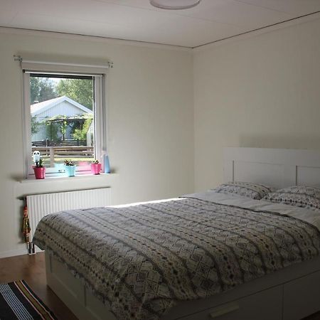 Private Room For Rent In A Villa With Garden View Älmhult Exterior foto